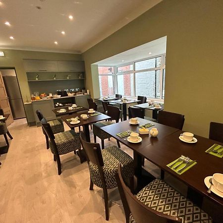 Hamilton Court Hotel Hoole Chester Bagian luar foto