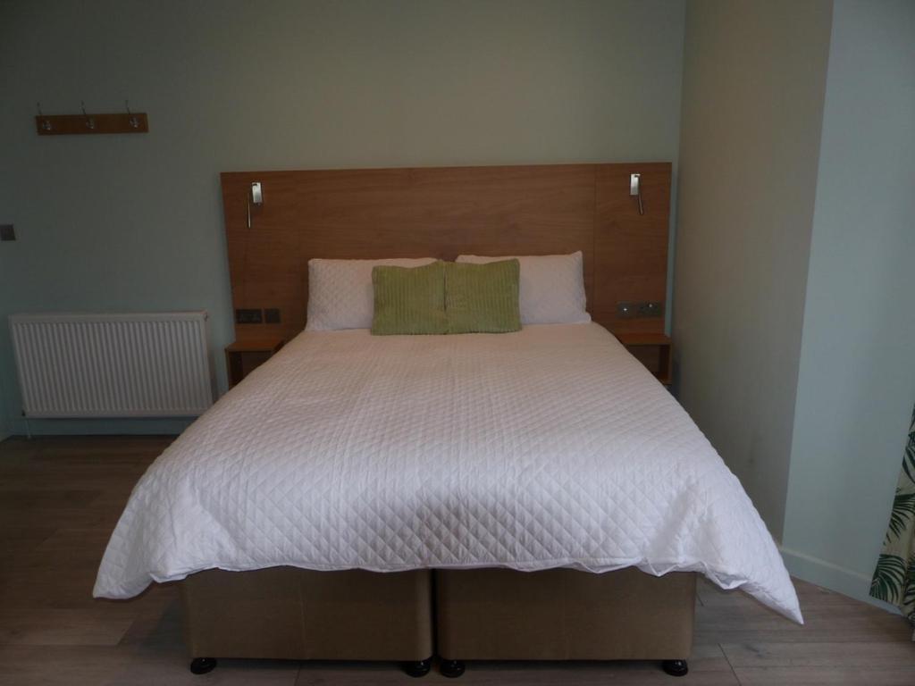 Hamilton Court Hotel Hoole Chester Bagian luar foto