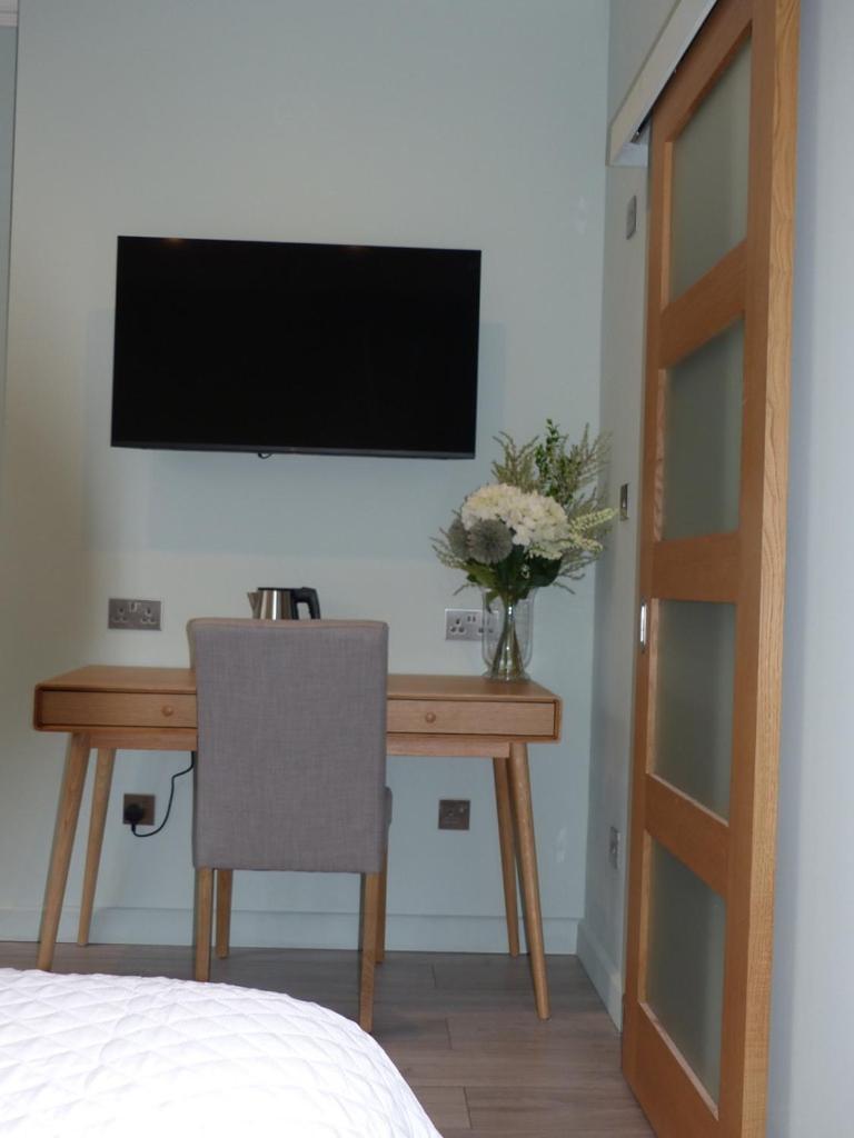Hamilton Court Hotel Hoole Chester Bagian luar foto