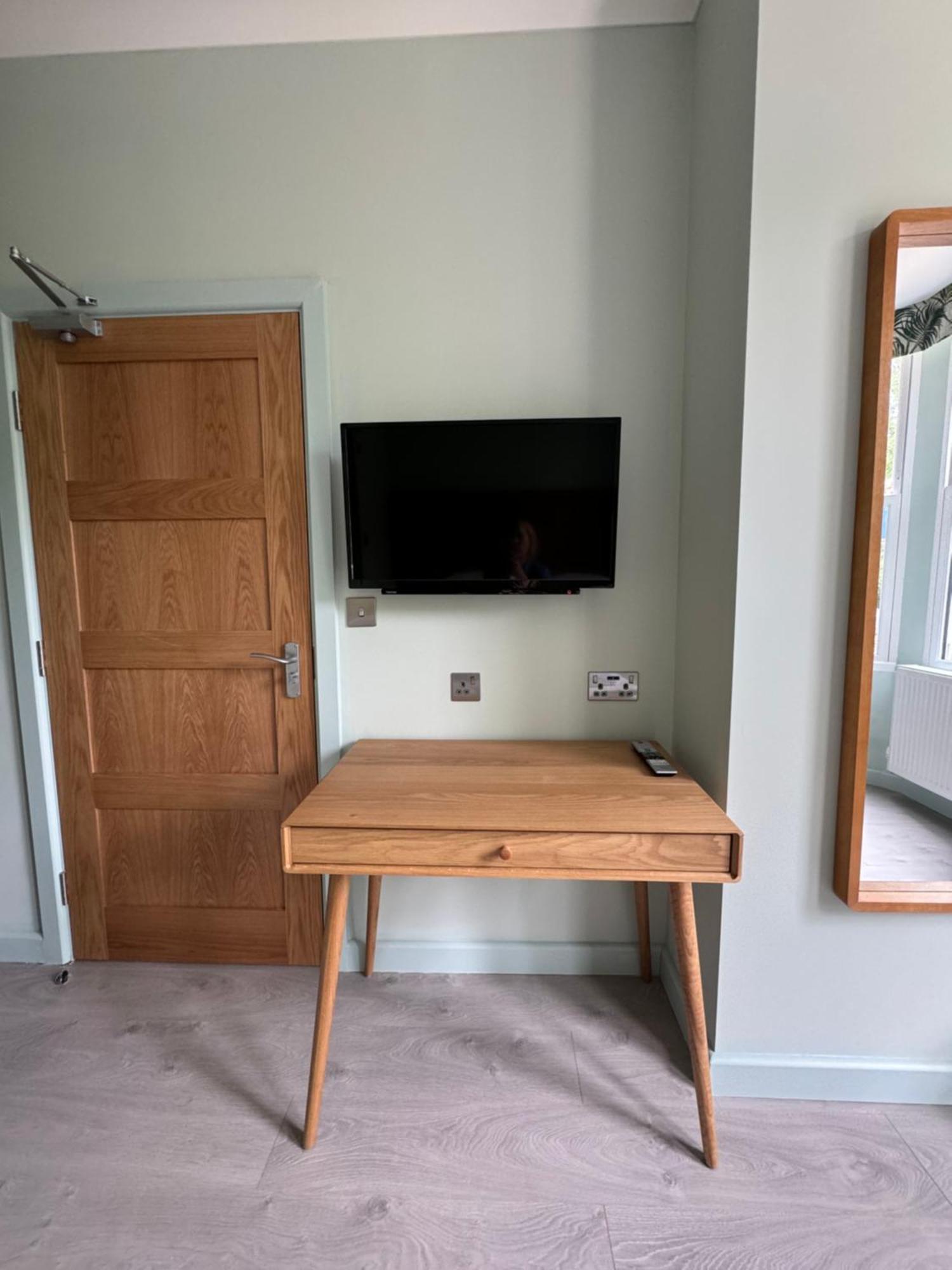 Hamilton Court Hotel Hoole Chester Bagian luar foto