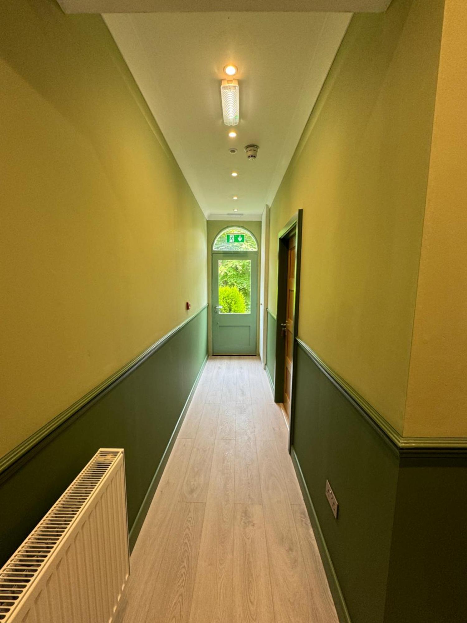 Hamilton Court Hotel Hoole Chester Bagian luar foto