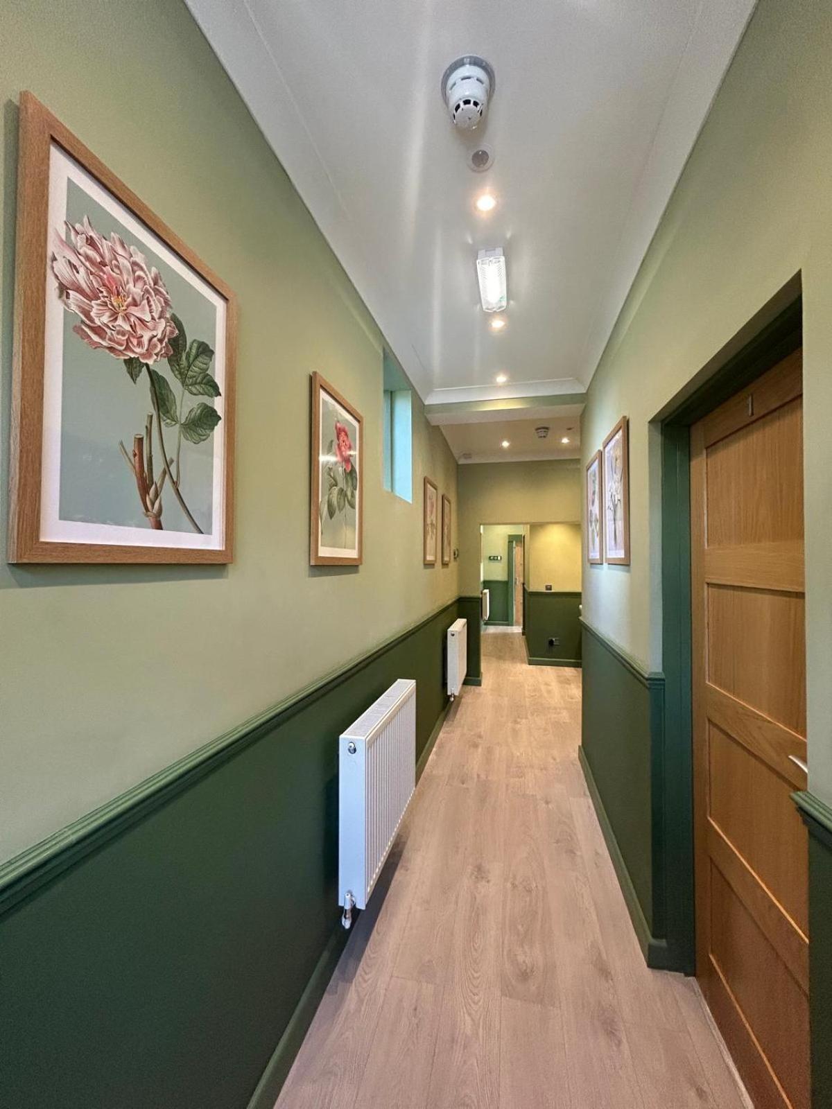 Hamilton Court Hotel Hoole Chester Bagian luar foto