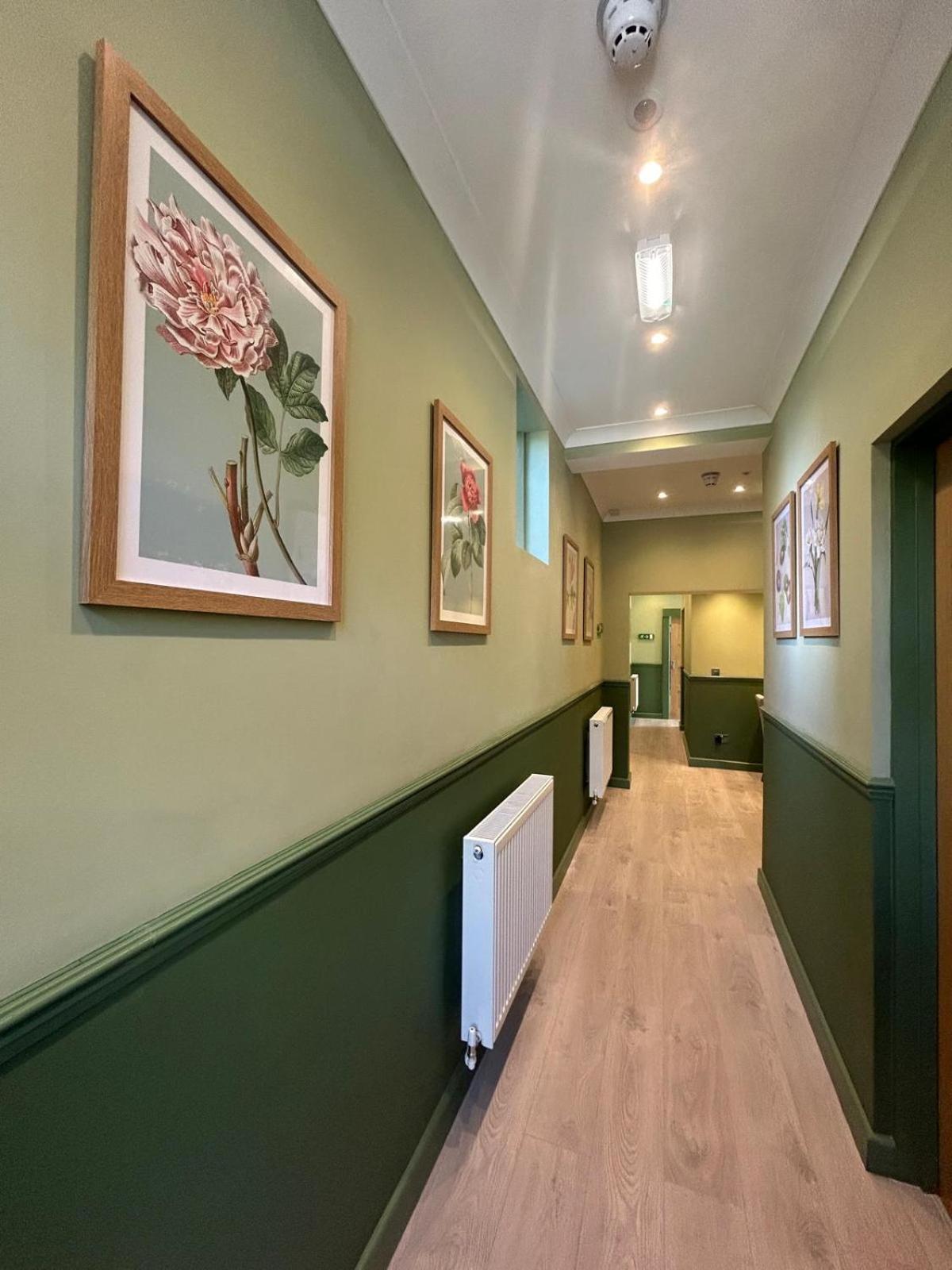 Hamilton Court Hotel Hoole Chester Bagian luar foto